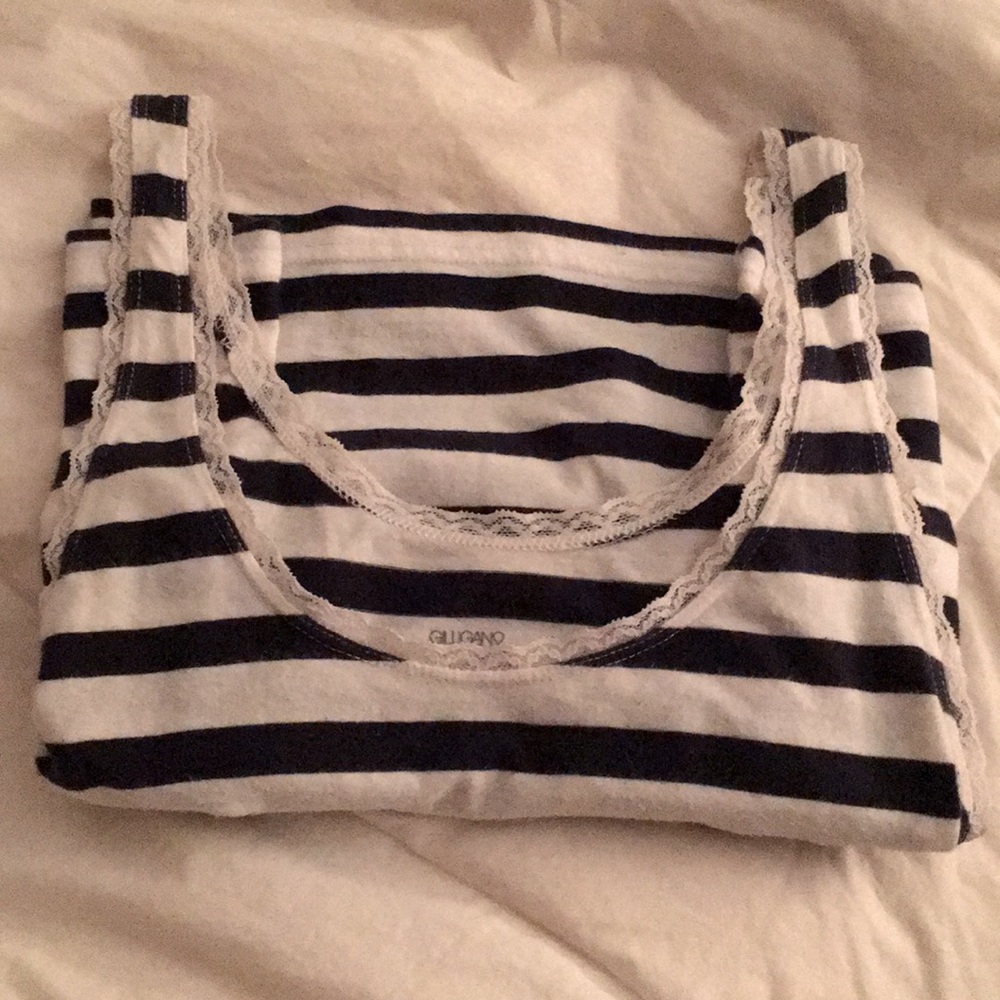 Gilligan& O’Malley sleep tank w/lace detail